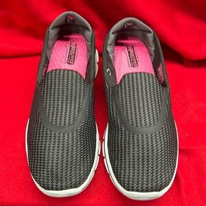 Skechers go walk